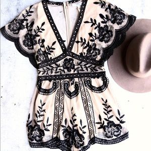 NWT Honey Punch nude/black lace romper